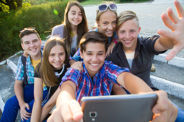 teenagers make selfie