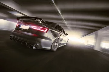Selbstklebende Fototapete Schnelle Autos schnelles Auto im Tunnel