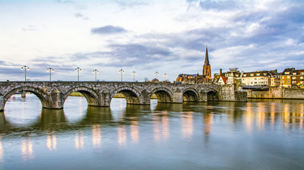 オランダ　マーストリヒトの聖セルファース橋