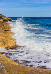 Küstenlinie Welle Felsen Meer Landschaft