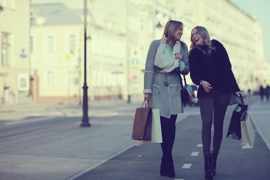 Two Women Friends Traveling City Happiness