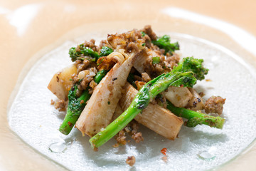 Stir fried flavor of the recommended bamboo shoots and anchovy d