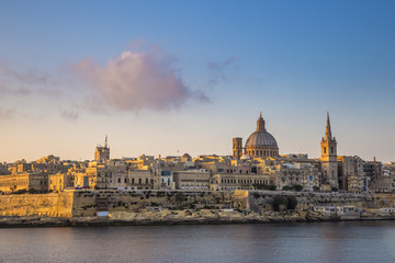 Obraz na płótnie Canvas Valletta, Malta - St.Paul's Cathedral and the ancient city of Valletta at sunrise