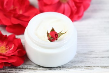 Face & body cream, red  rose & rose bud,   provence style