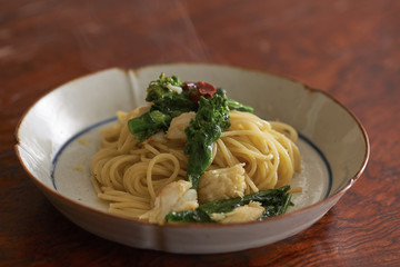 Noodle of Peperoncino of crab and rape blossoms in bowl