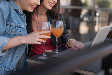 female friends listening to music 