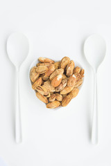 Beans, almonds The delicious taste And maintain a healthy heart