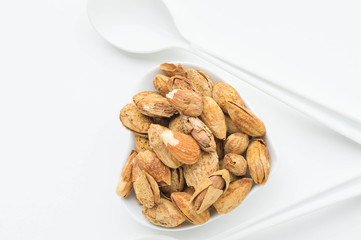 Beans, almonds The delicious taste And maintain a healthy heart