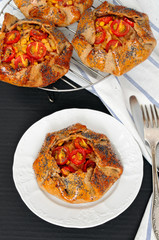 Spicy rye galettes with tomatoes, corn and ricotta