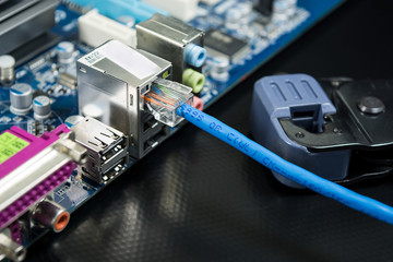 Tools for crimping network cable Tools for crimping network cabl