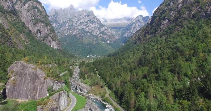 Val Masino - Sasso Remenno (Val di Mello) - Vista aerea