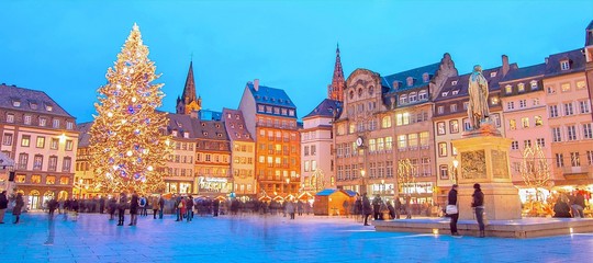 Christmas market in Strasbourg, France - 121036959