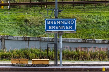 Schild Bahnstation Brennero Brenner