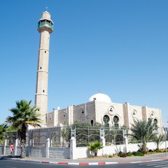 Fototapeta na wymiar Tel Aviv Hasan-bey Mosque Minaret 2010