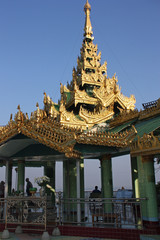 Pagode dorée à Mandalay, Birmanie