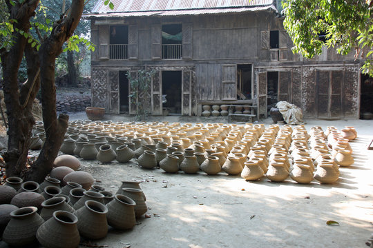Village des potiers à Sagaing, Birmanie