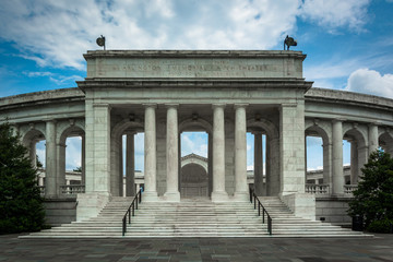 Fototapeta na wymiar The Arlington Memorial Amphitheater at Arlington National Cemete