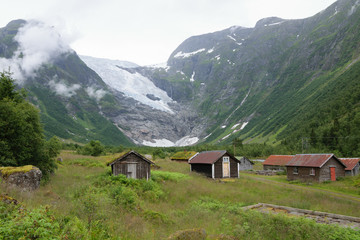 Fototapeta na wymiar houses in the countryside near the snowy mountains