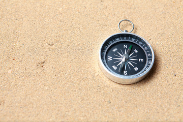 Fototapeta na wymiar Compass on the sea sand