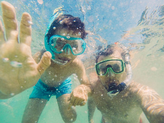 Naklejka premium Father and son selfie