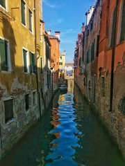 Fototapeta na wymiar Quiet Venice canal with empty boats