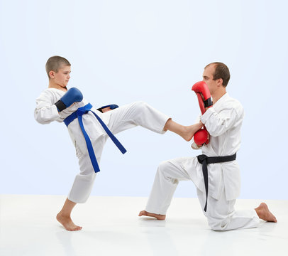 With black belt trainer teaches the athlete to beat kick leg on the simulator