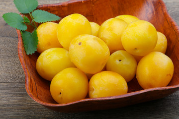 Yellow plums in the bowl