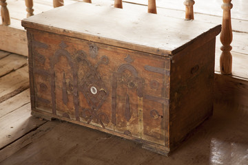 wooden crate
