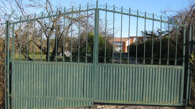 Puerta de finca. 