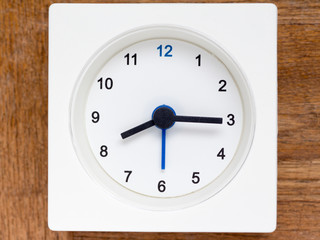 Series of the sequence of time on the simple white analog clock