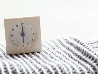 Fototapeta na wymiar Series of a simple white analog clock on the blanket, 15/15
