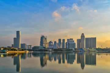 Fototapeta premium Singapore city at Marina Bay when sunrise
