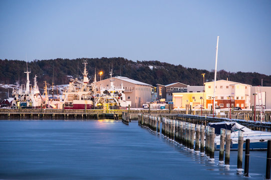 Fiskeflottan och sm&aring;b&aring;tshamnen.