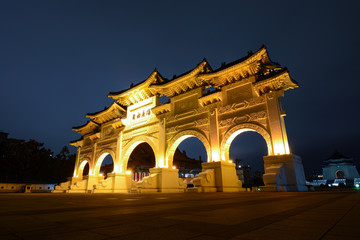 Fototapeta na wymiar Liberty Square Gate of Integrity at night in front of Chiang Kai-shek Memorial Hall in Taipei, Taiwan