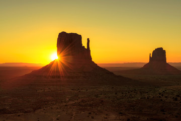 Fototapeta na wymiar Sunrise over Monument Valley, Arizona