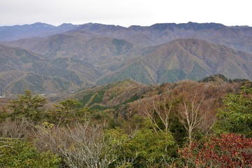 紅葉の山並み 鶏冠山からの眺望