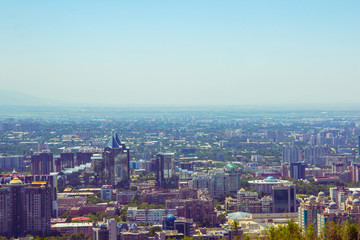 Obraz premium Widok miasta Almaty ze wzgórza Koktobe, Kazachstan