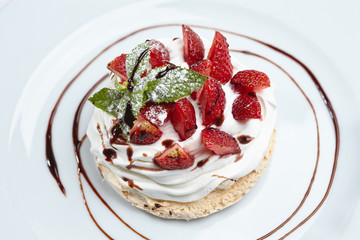 Strawberry pavlova cake