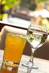 Carbonated drink with ice