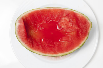 Schale einer Wassermelone auf Teller