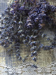 dry lavender in the rustic arrangement