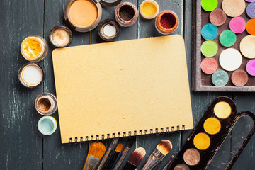 Makeup brushes and make-up eye shadows