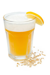 Light unfiltered beer with foam