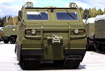 Military havy all terrain crawler transporter