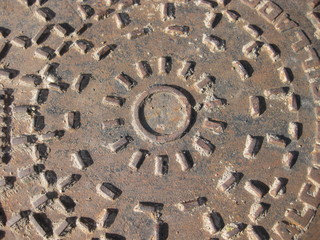 Tapas de alcantarilla. 
