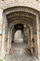 Fototapeta premium The entry to the castle Scaliger in old town Sirmione on lake Lago di Garda. Italy