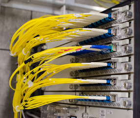 Optical fiber connection in data room