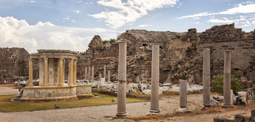 Obraz premium Ancient architecture in Side Turkey