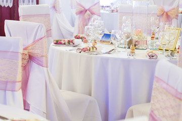 wedding chair with ribbon