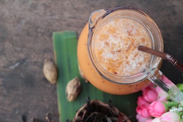 Iced milk tea is delicious with milk.